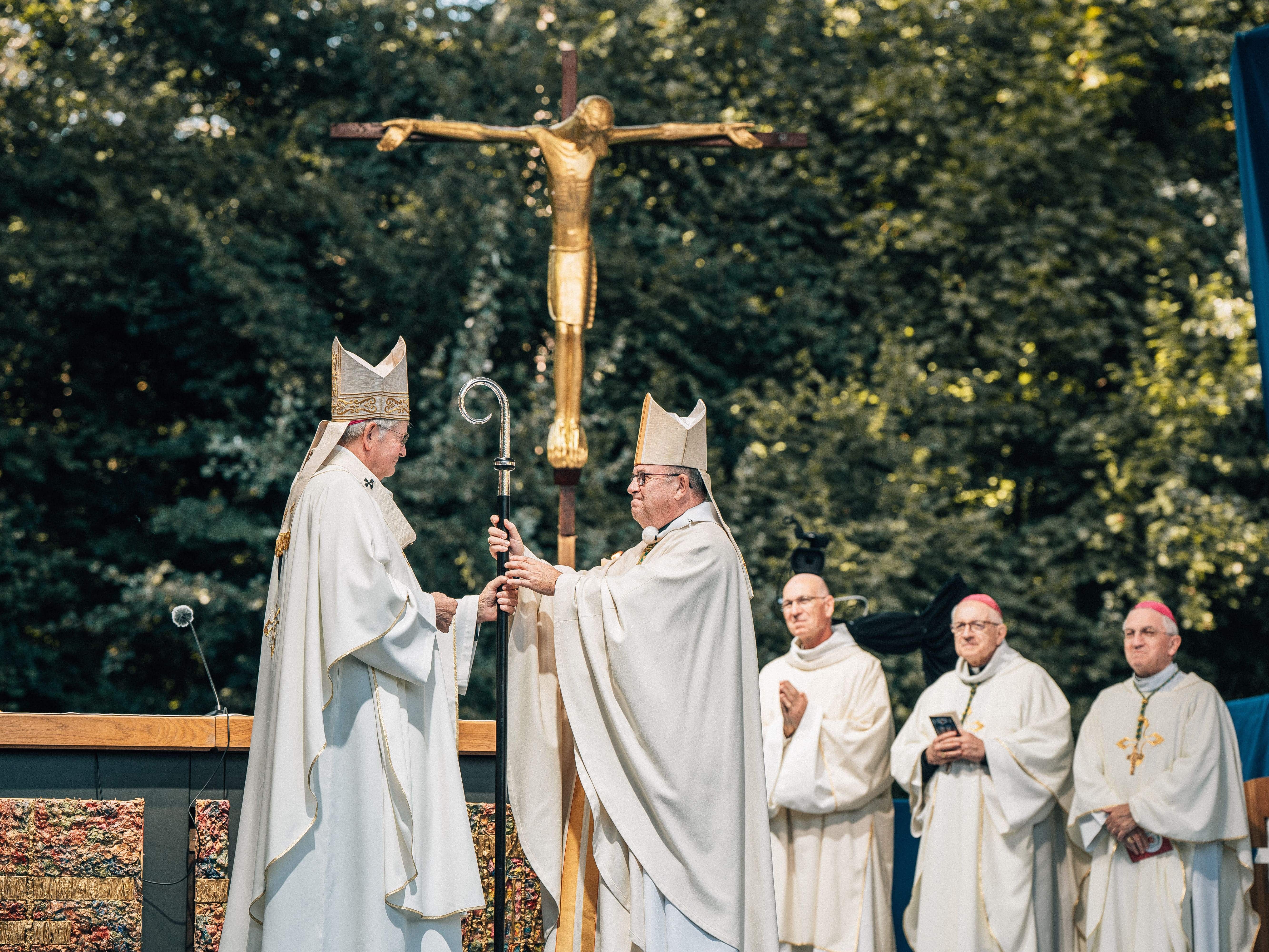 Installation à Pontoise de Mgr Benoît Bertrand - Rodrigues Production-min